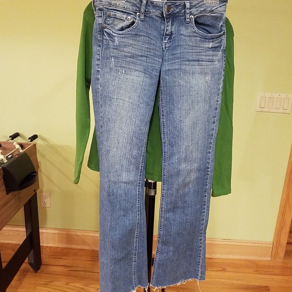 CLOTHING - Picture 5 of 5